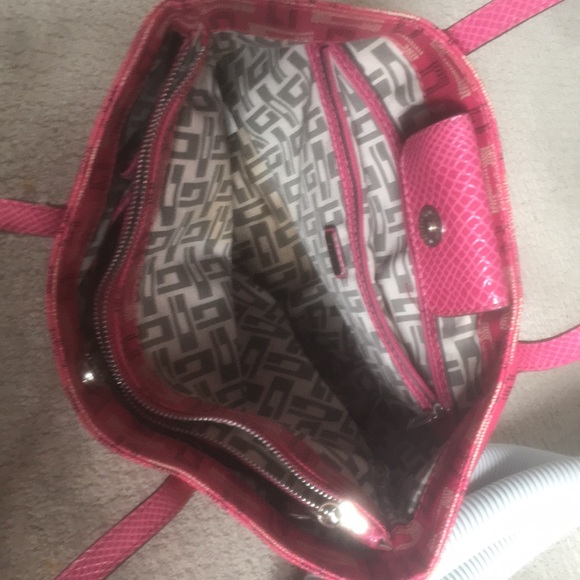 Guess Tote Bag 🔥 Excellent Condition with Multiple Pockets - Picture 2 of 7